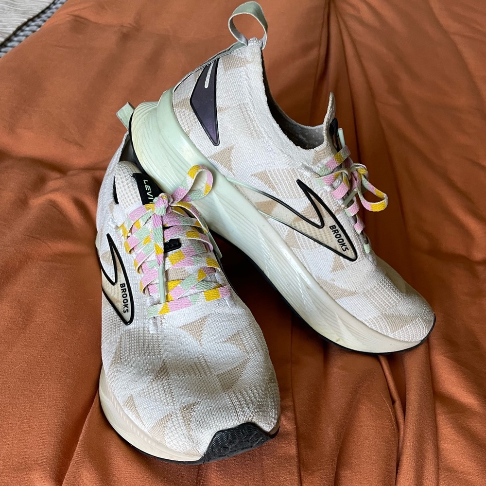 Brooks stealth levitate. Very good condition.